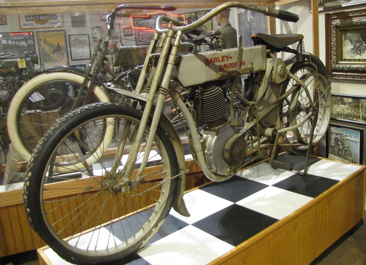 1909 Harley-Davidson Model 5D Twin front third quarter view