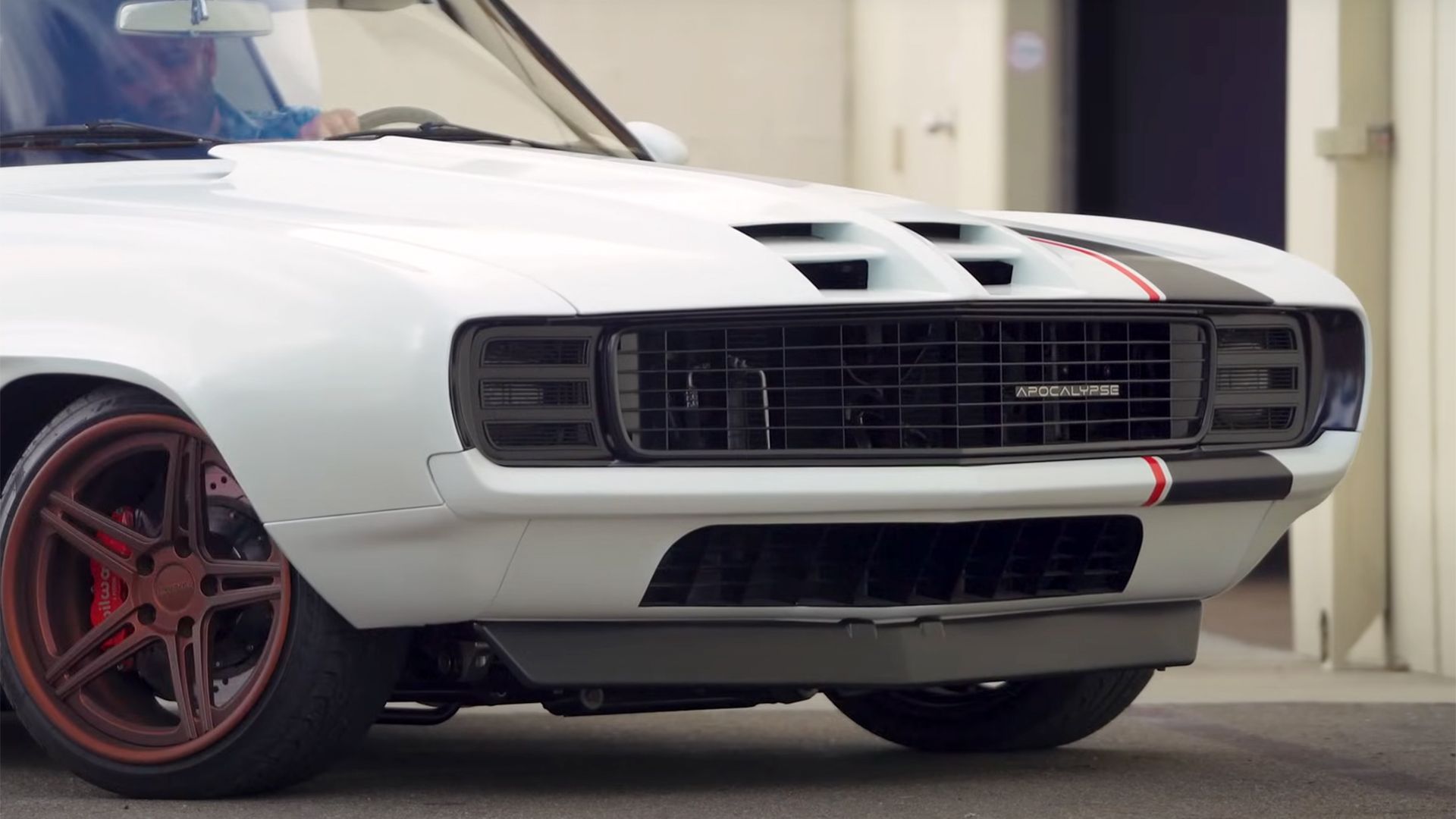 Capô externo restaurado do Chevrolet Camaro 1969