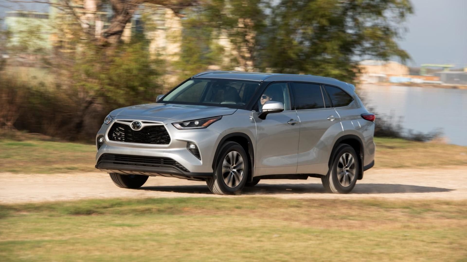 2020 Toyota Highlander XLE - Silver Metallic