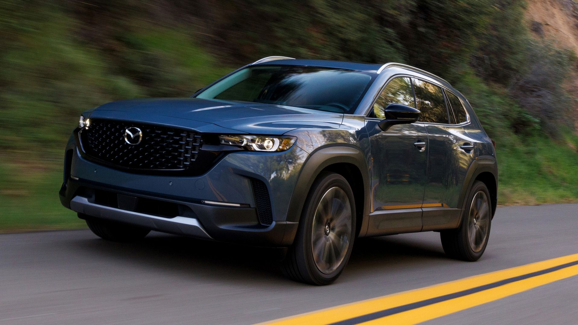 2024 mazda cx-50 frente quarto cinza