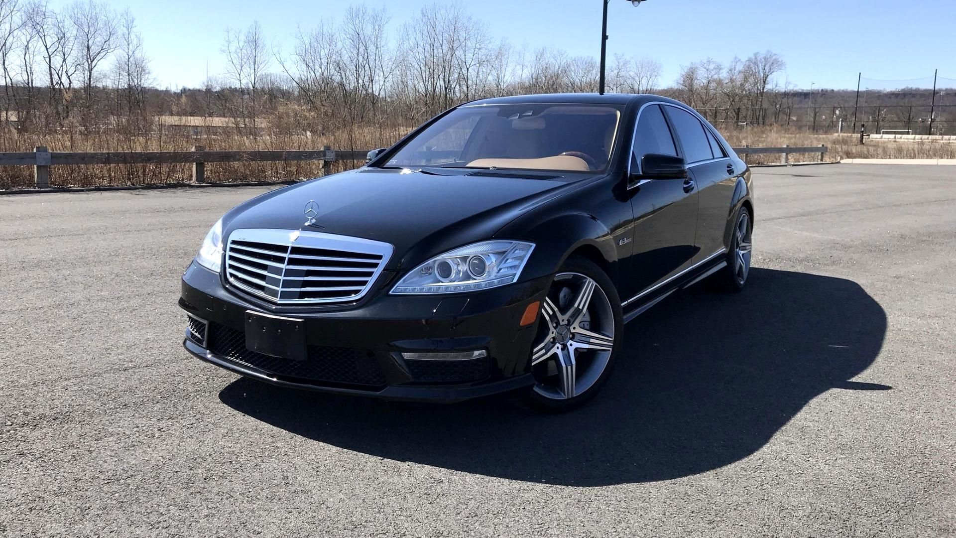 2010 Mercedes S63 AMG - Front Quarter