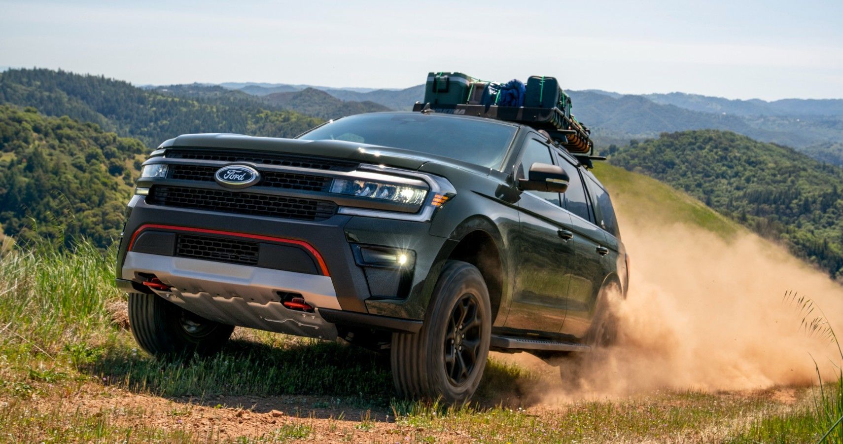 Ford Expedition Timberline dirigindo off-road