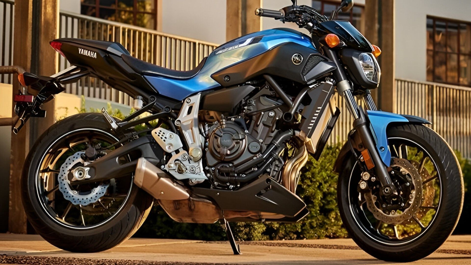 2017 Yamaha FZ-09 side profile view