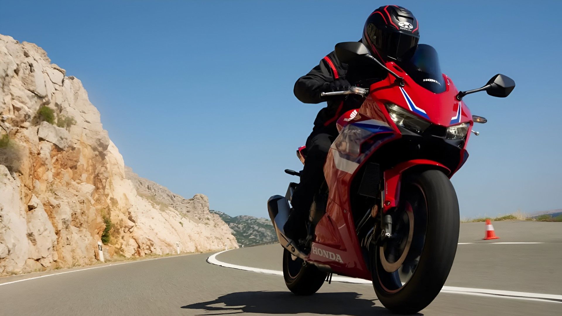 2024 Honda CBR500R tem uma aparência afiada