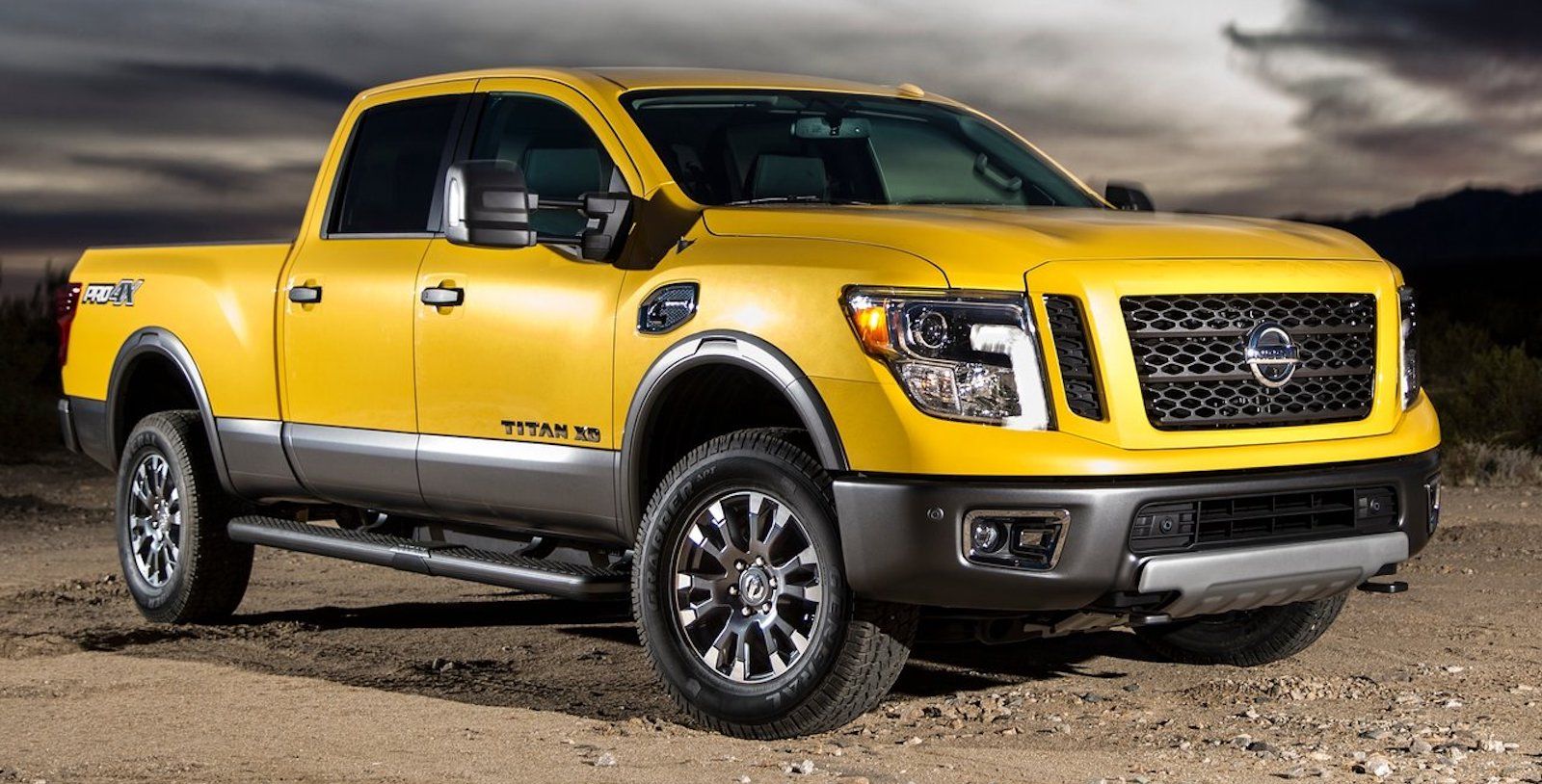 Nissan-Titan Amarelo_XD