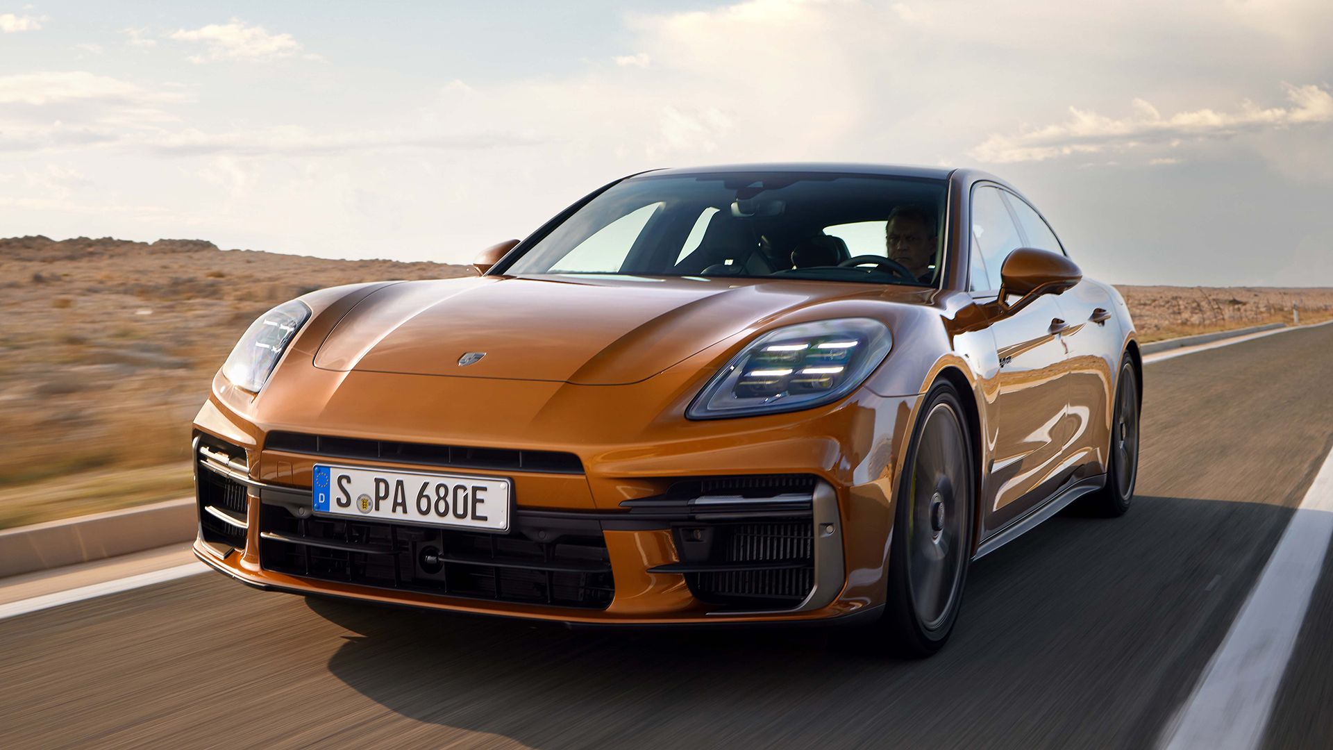 Porsche Panamera Turbo E-Hybrid Frente do quarto executivo
