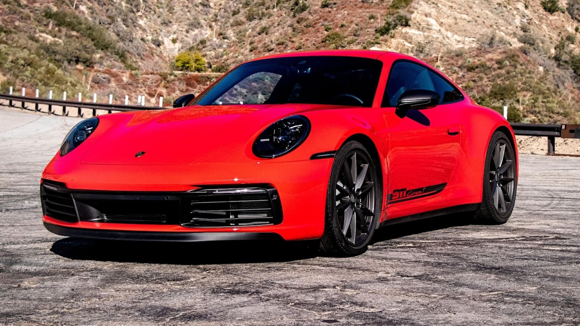 2023 Porsche 911 Carrera - Vista de ângulo frontal