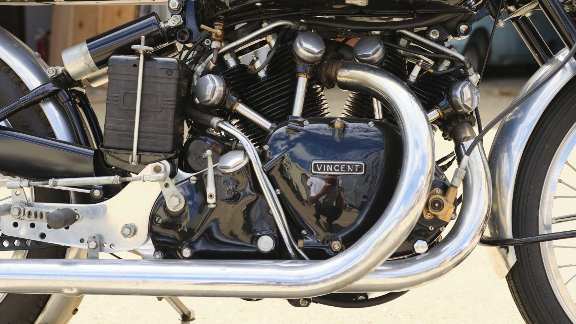 Foto em close-up da vista lateral do motor Vincent Black Lightning de 1950