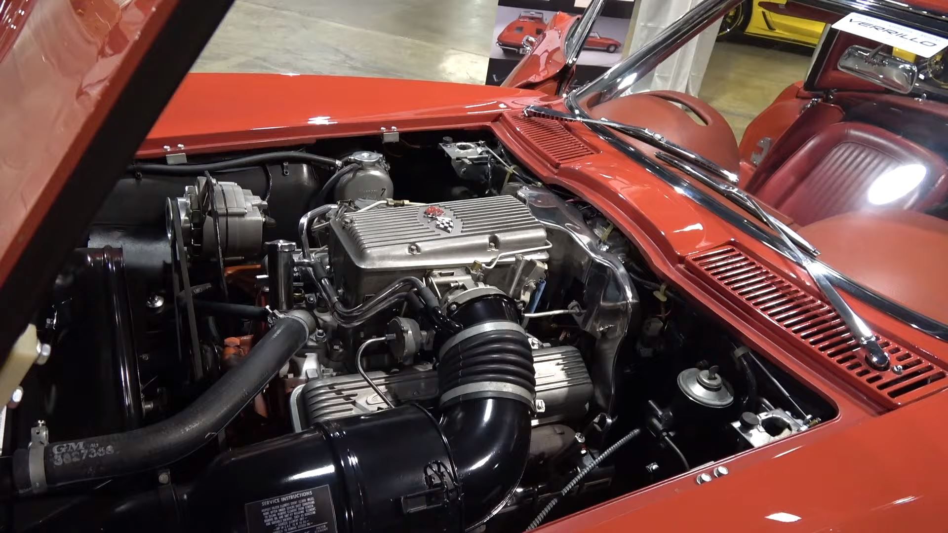 Compartimento do motor Chevrolet Corvette 427 1963
