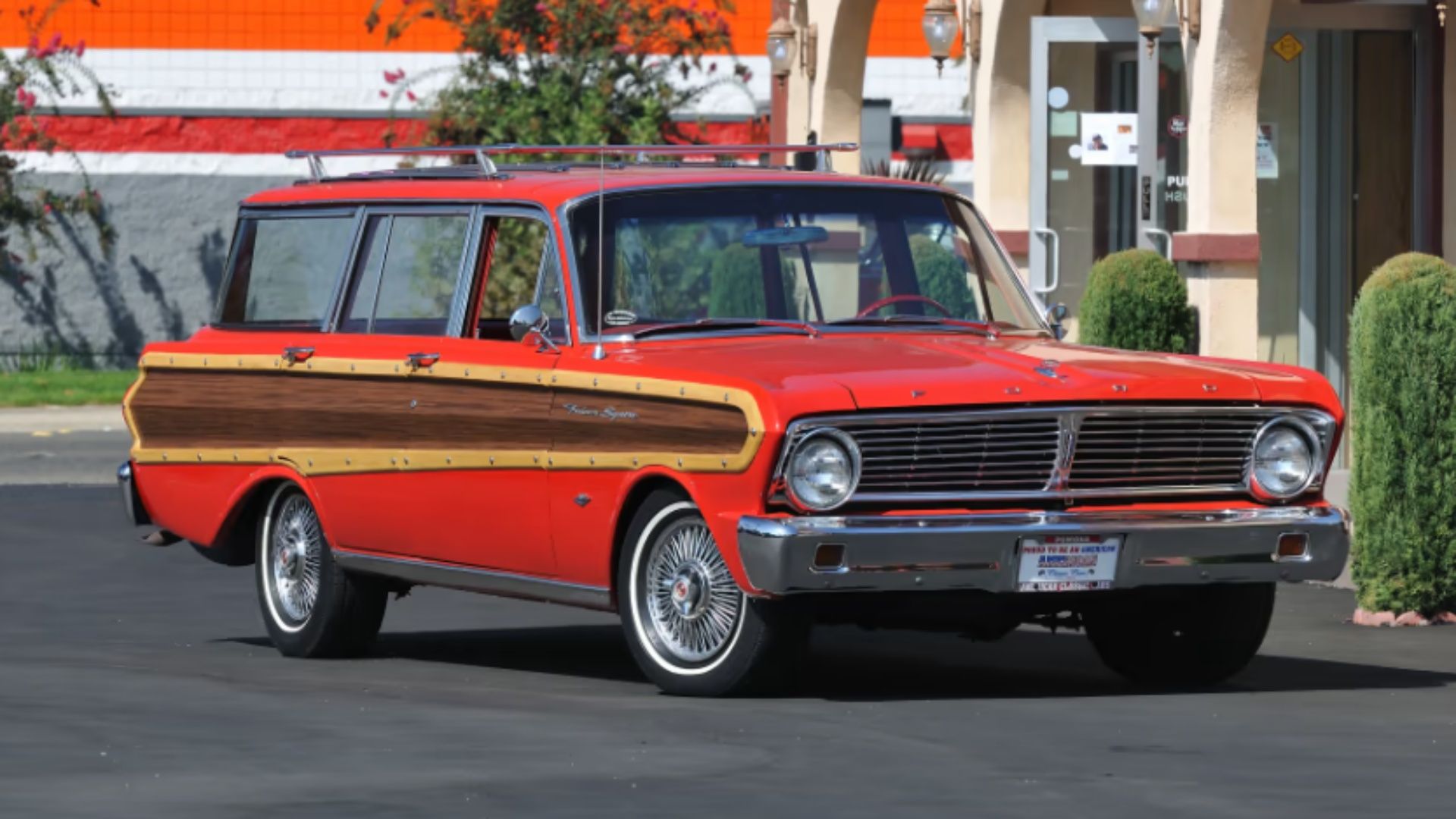 Ford Falcon Sprint Wagon 1965 vermelho com laterais de madeira