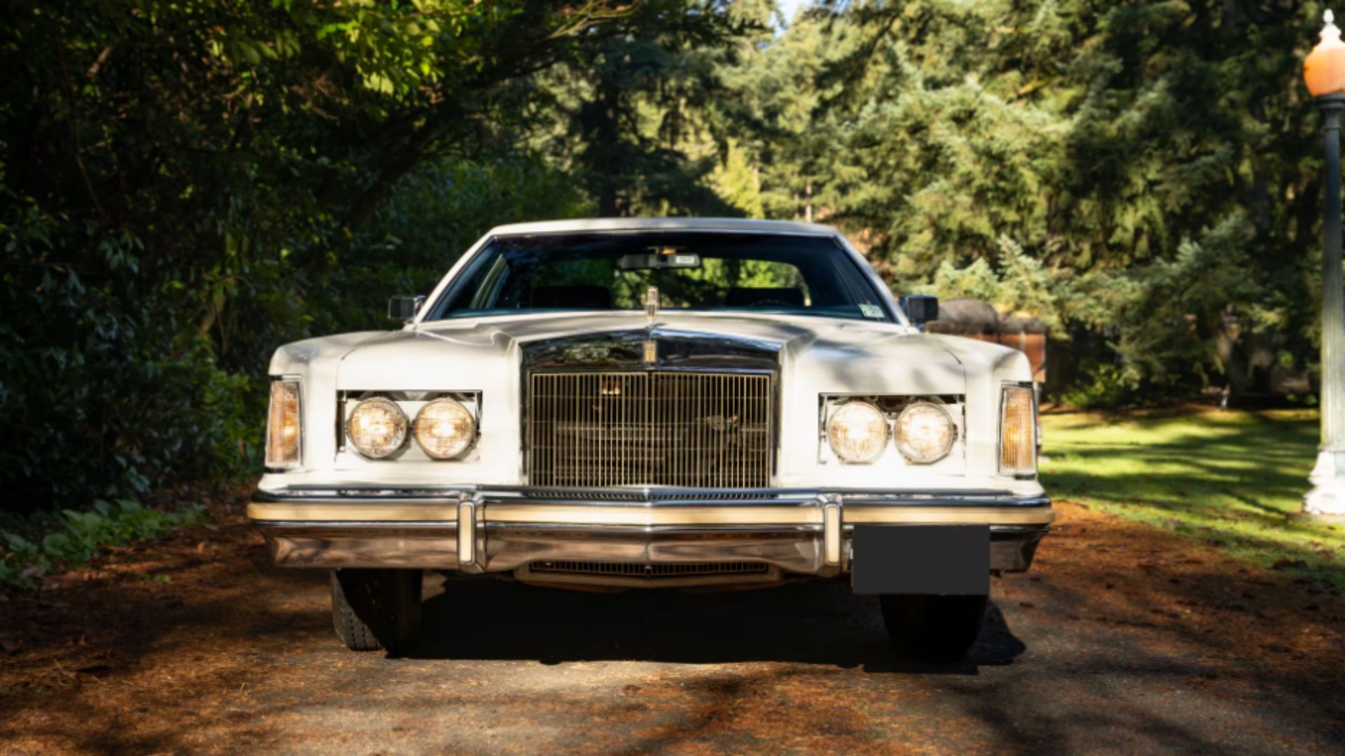 Image of a white 1979 Lincoln Continental Mark V