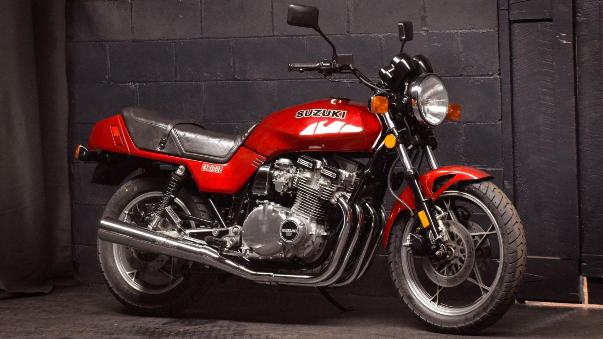 Vista frontal do terceiro trimestre da Suzuki GS1100E 1982
