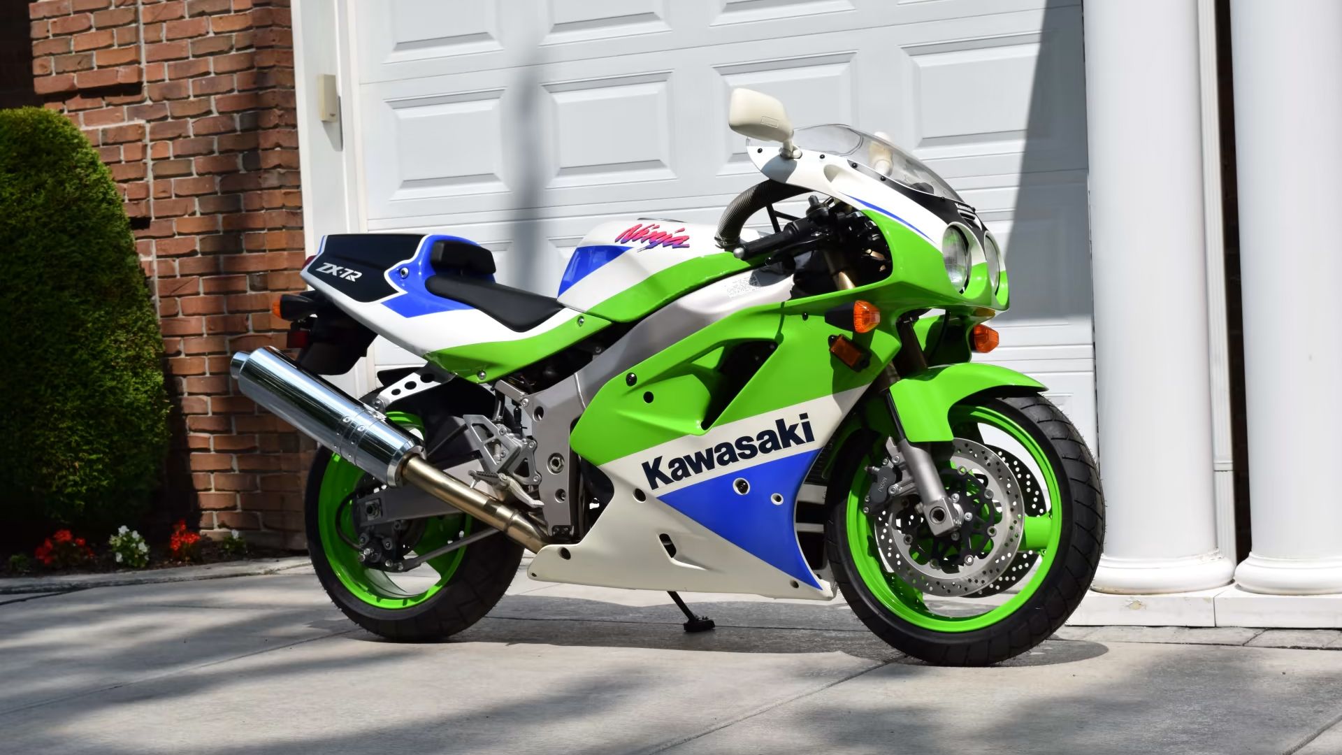 Why The Kawasaki ZX-7R Is A Symbol Of 90s Sport Bike Mastery