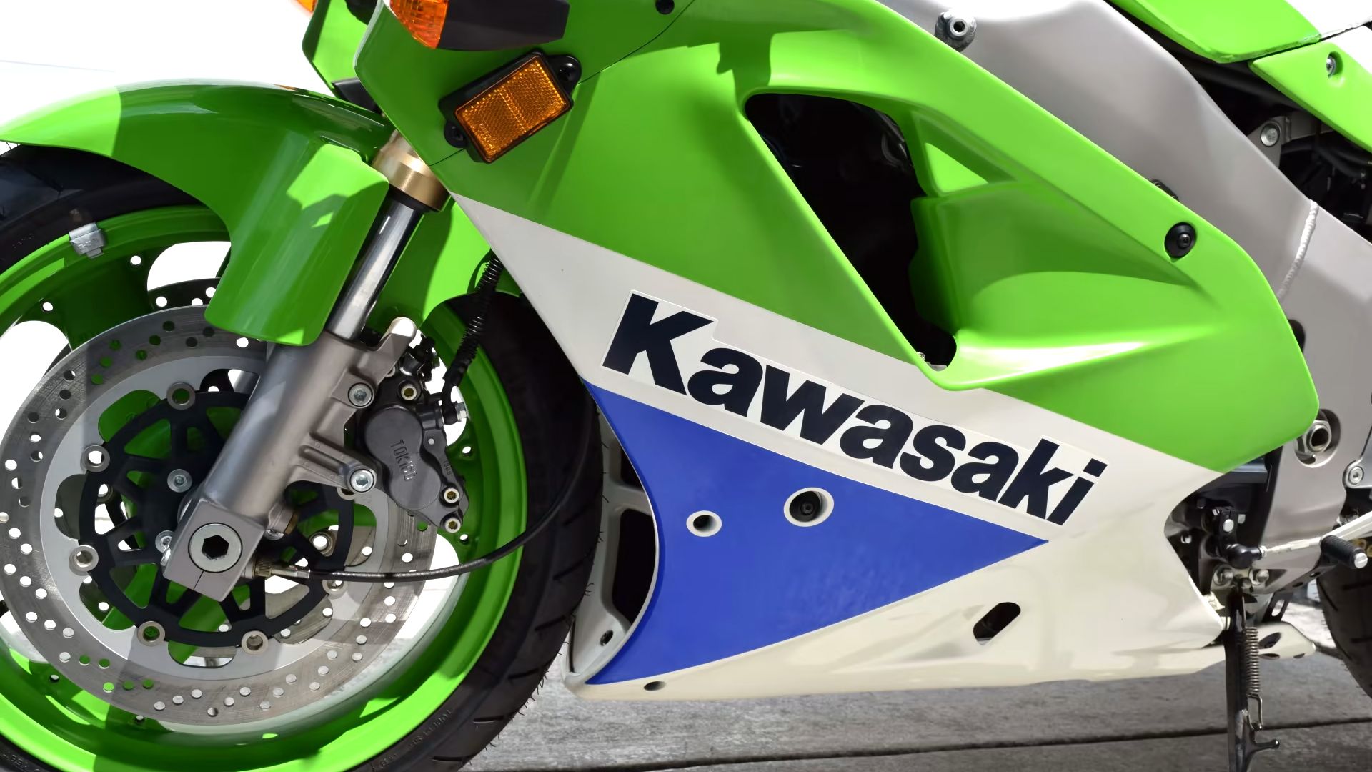 Why The Kawasaki ZX-7R Is A Symbol Of 90s Sport Bike Mastery
