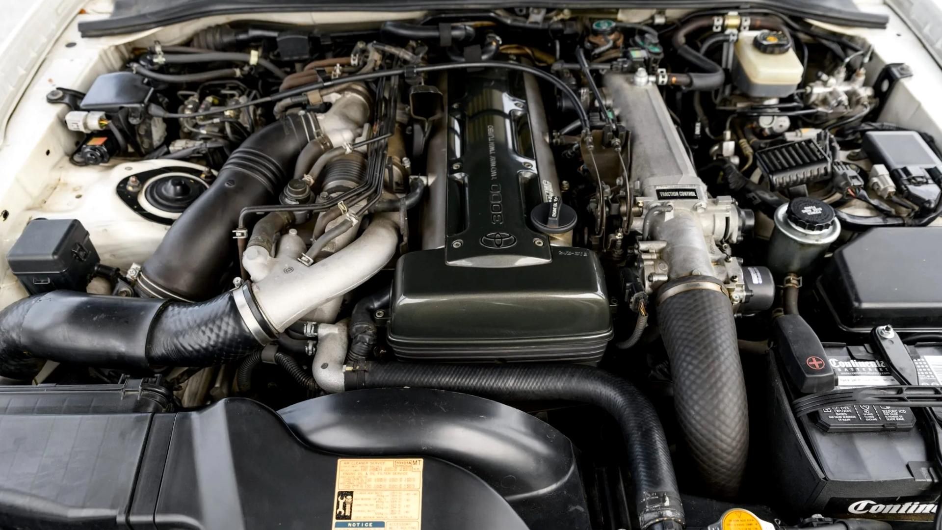 Compartimento do motor Toyota Supra Turbo 1993