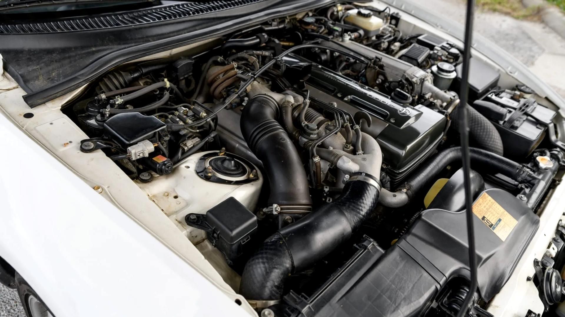 Compartimento do motor Toyota Supra Turbo 1993
