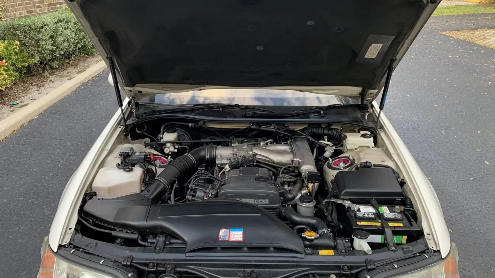 Compartimento do motor Toyota Aristo 1996