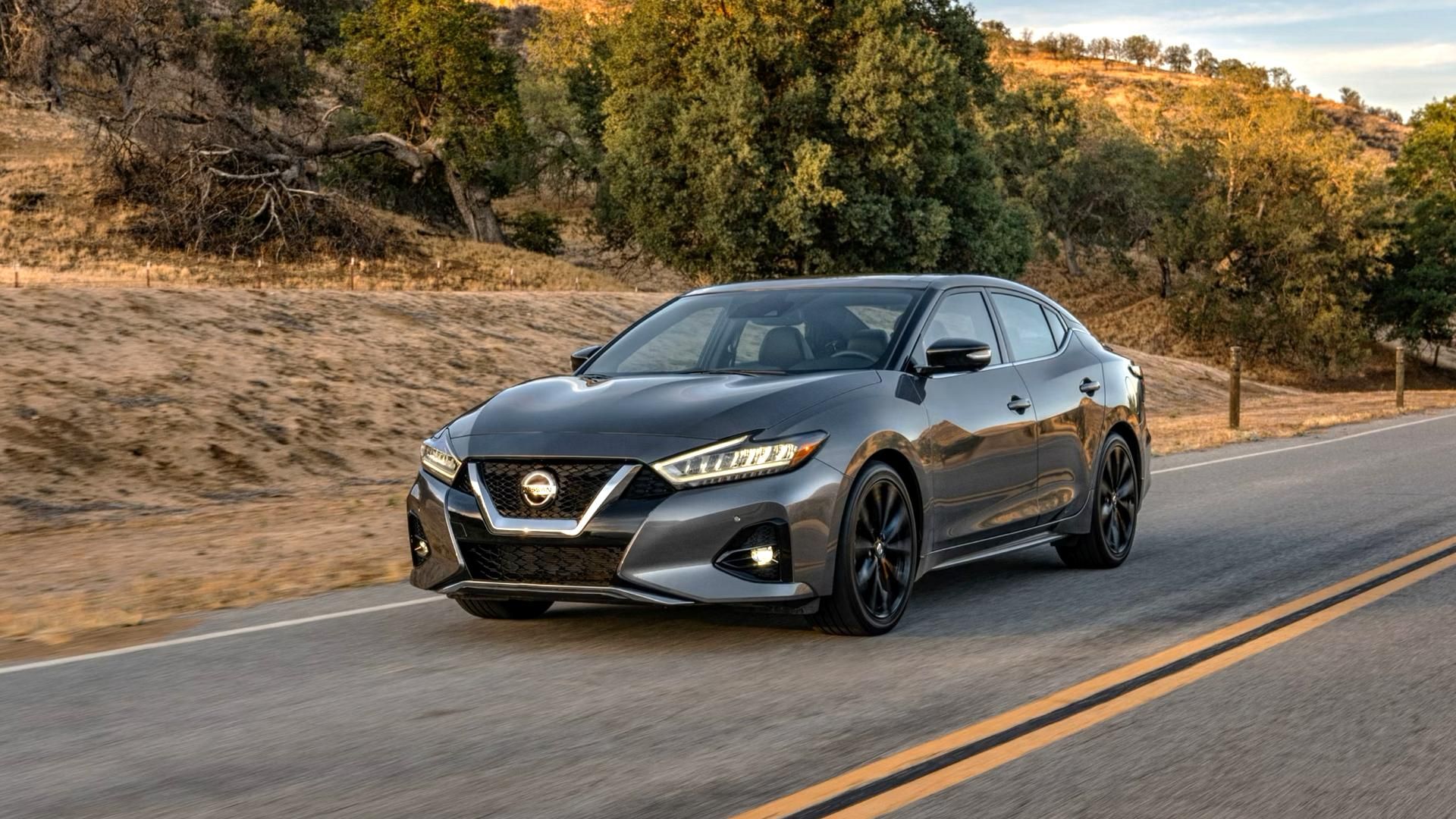 2023 Nissan Maxima - Vista de ângulo frontal