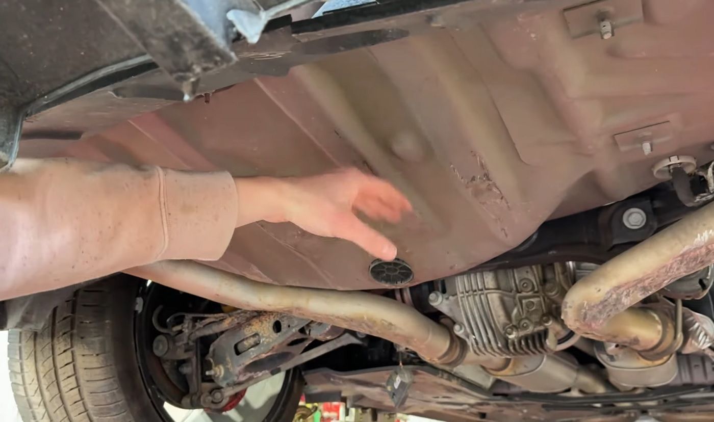 Parte inferior do Dodge Charger Hellcat vermelho 2020