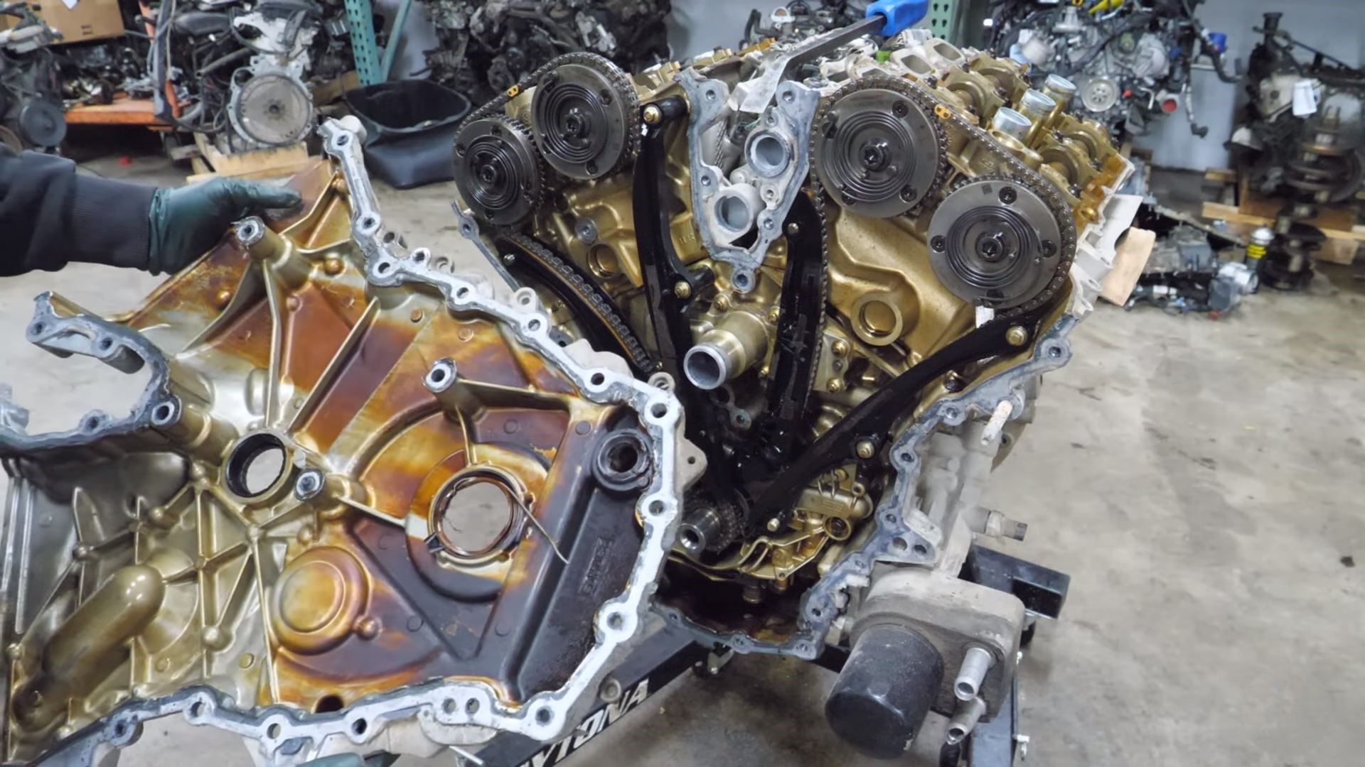 Mechanic investigates what caused massive engine failure in ford