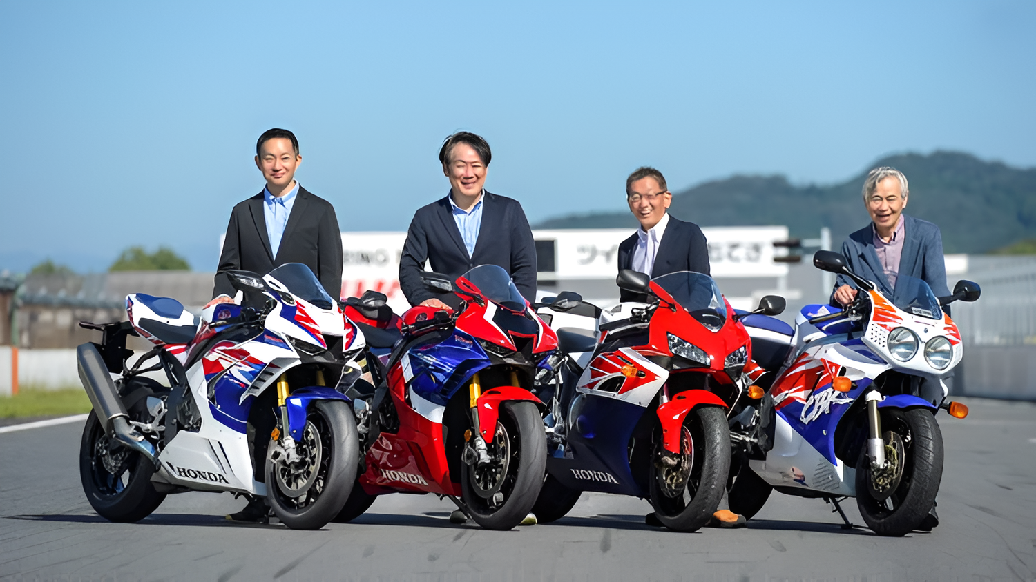 Todas as gerações Honda FireBlade em um quadro