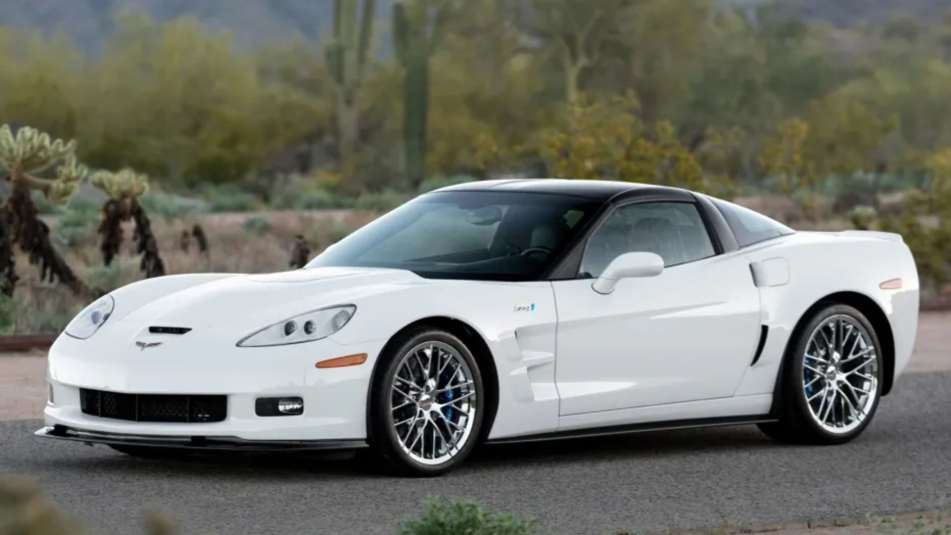 Imagem de um Corvette C6 ZR1 branco