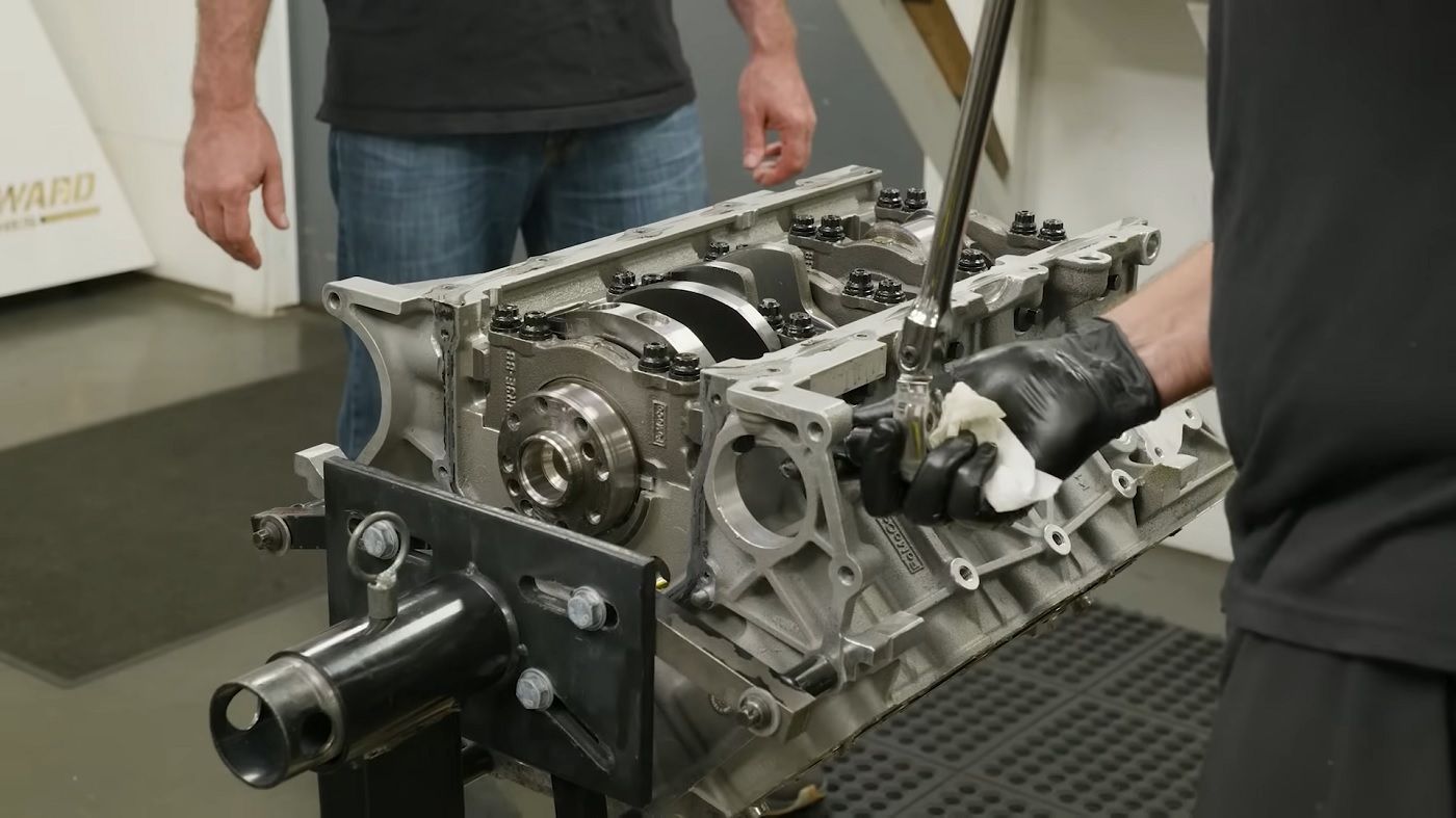 Caixa Ford Coiote V8