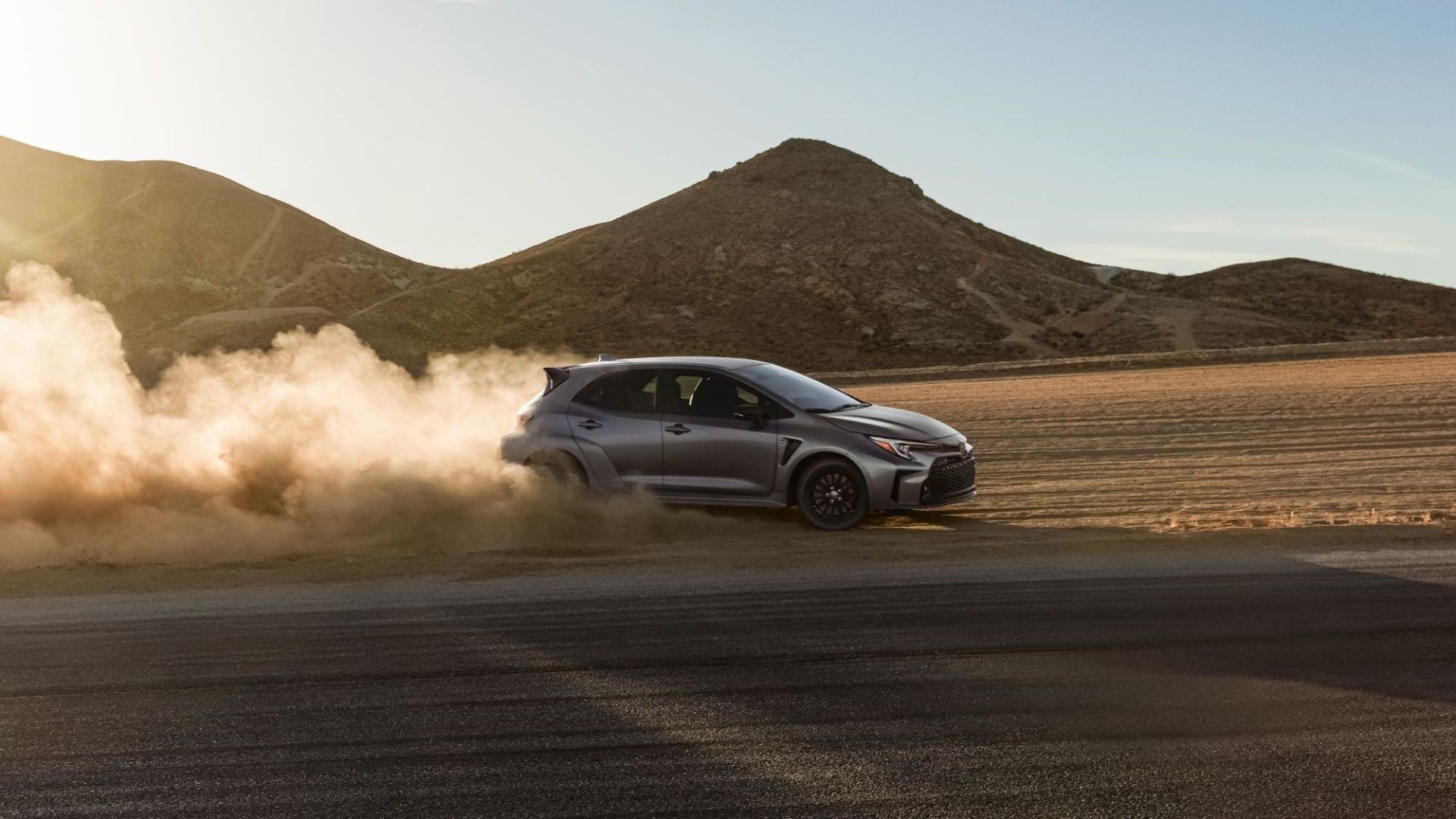 2024 Toyota GR Corolla, vista de perfil lateral
