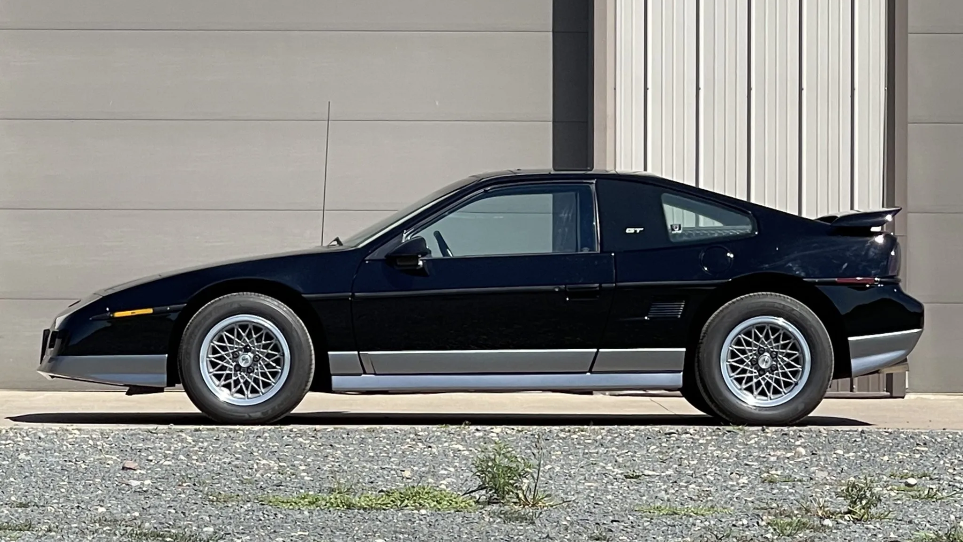 Pontiac Fiero 1986