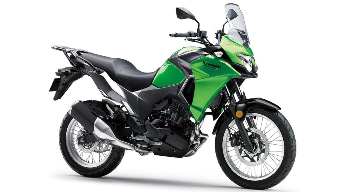 Vista frontal do terceiro trimestre da Kawasaki Versys-X 300 2018