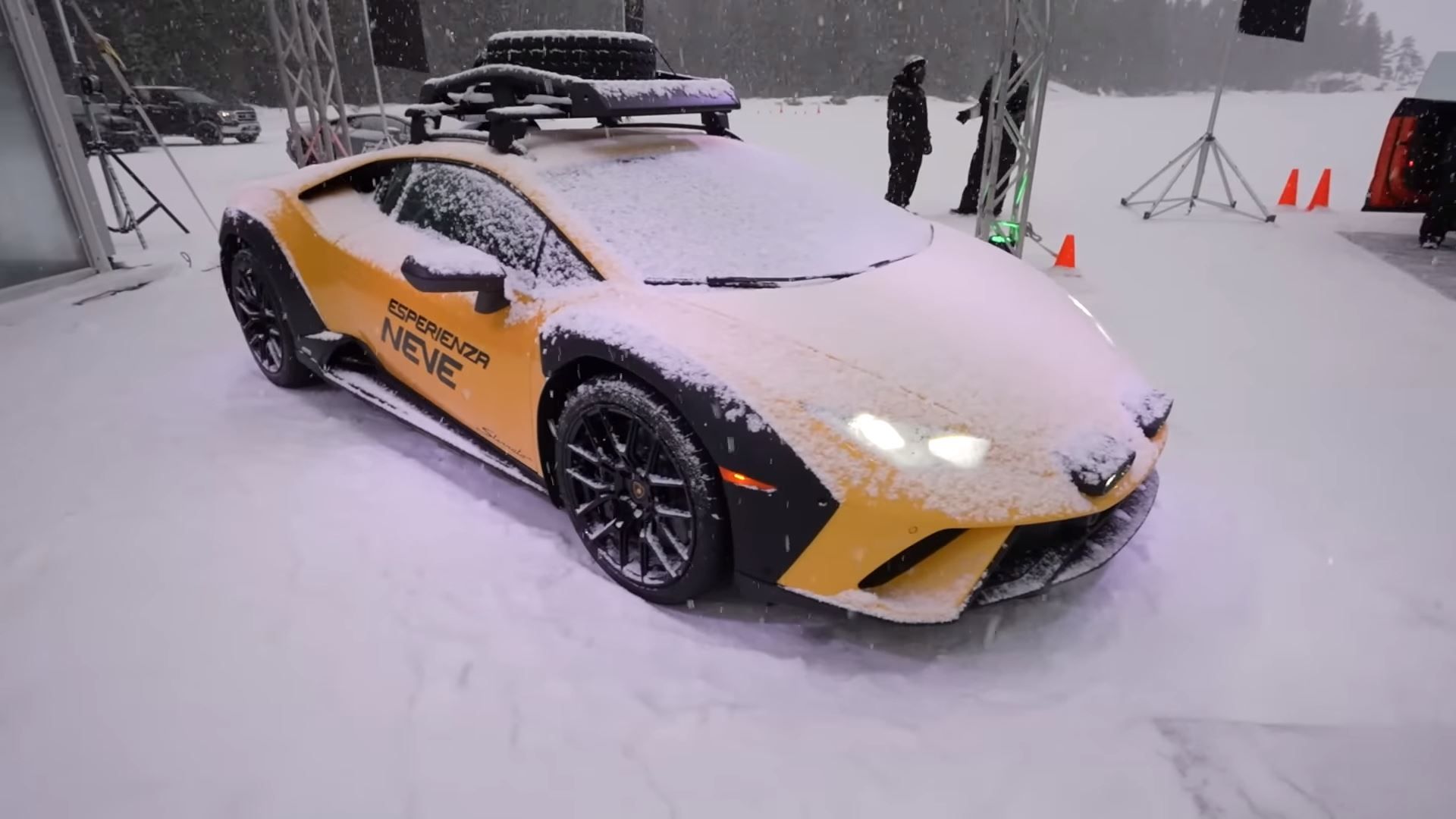 Lamborghini Sterrato dianteiro esquerdo