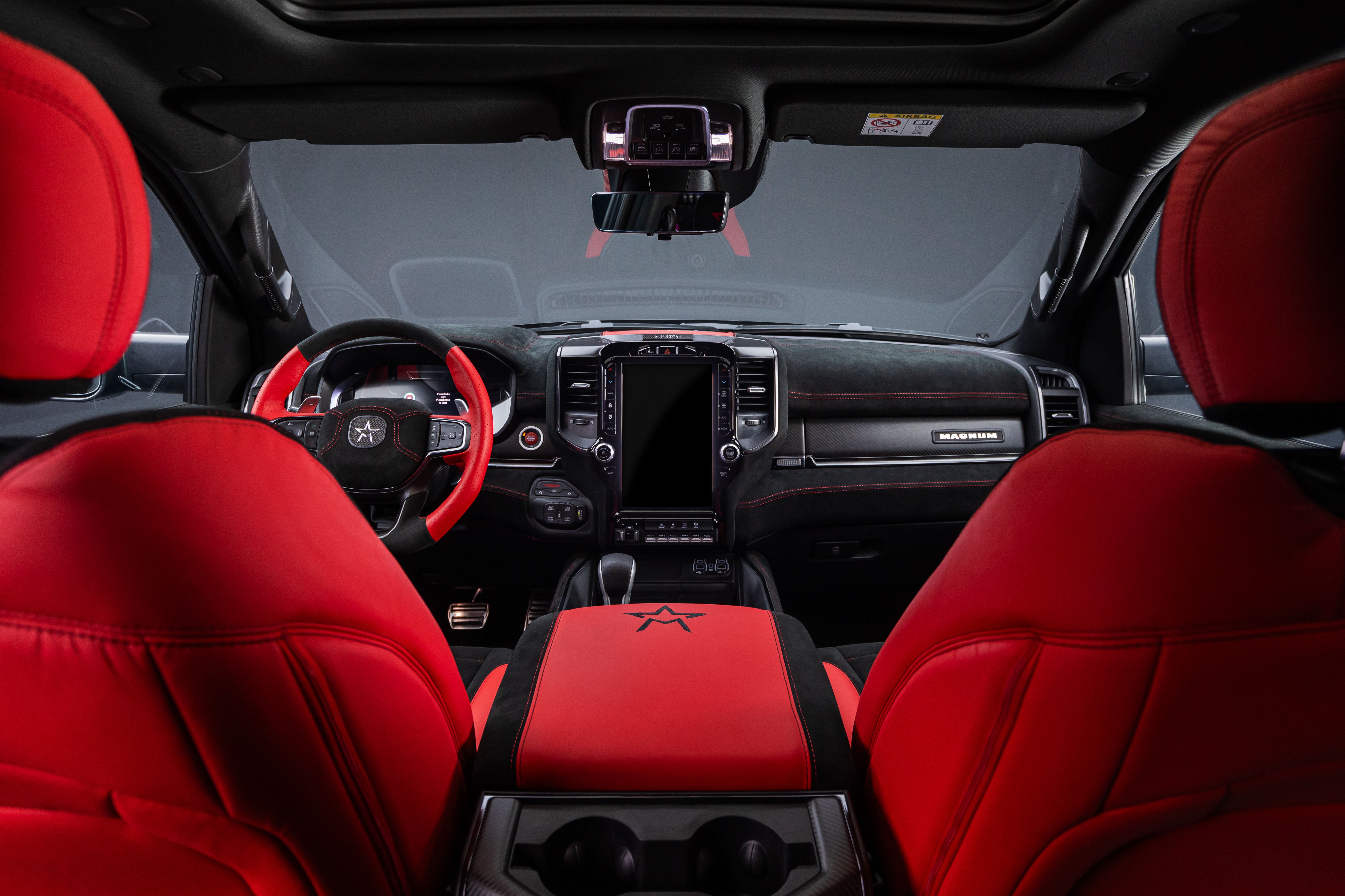 OS GRANDES SOLDADOS 700 interior vermelho