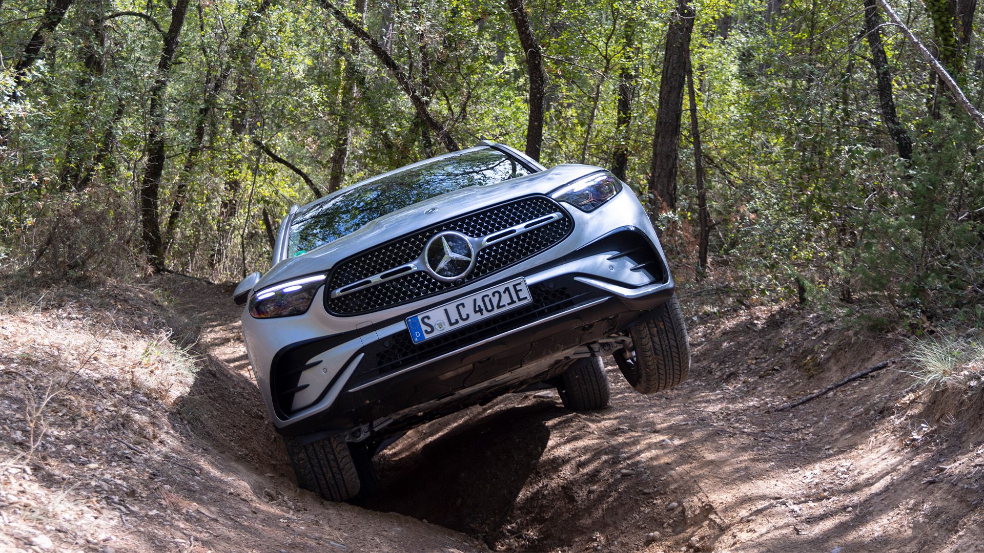 Mercedes-Benz GLC - Front head on shot