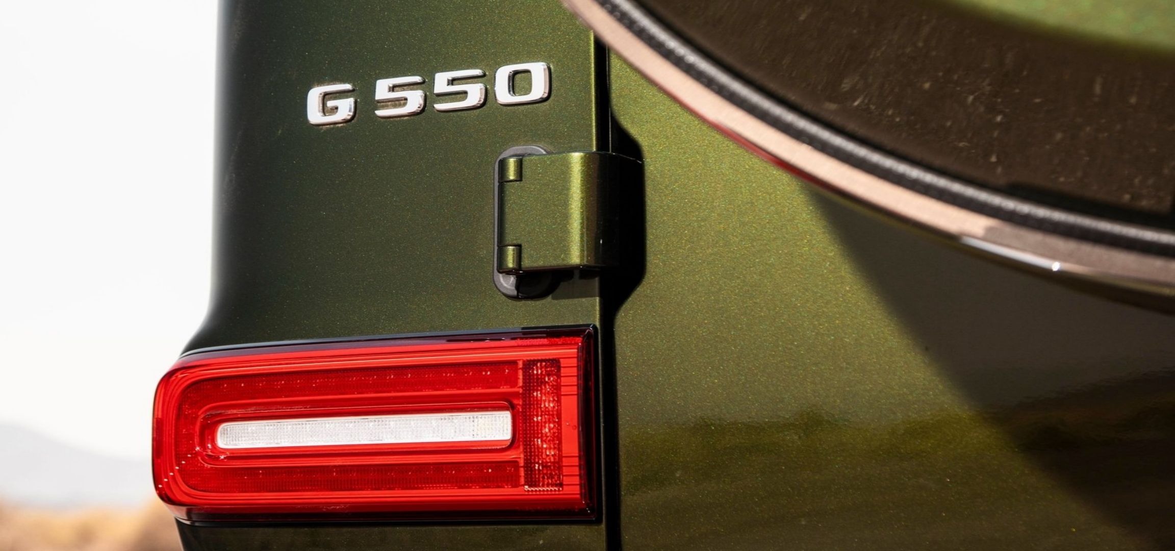 emblema mercedes classe g close up verde