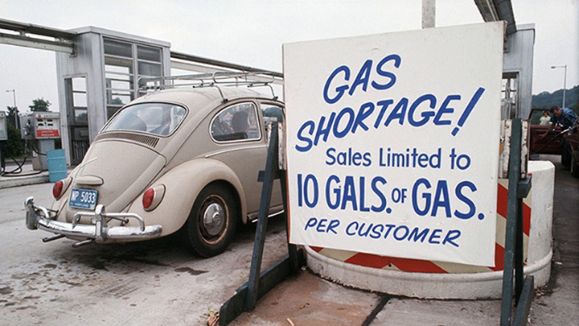 Image from the 1970s depicting the Oil Embargo