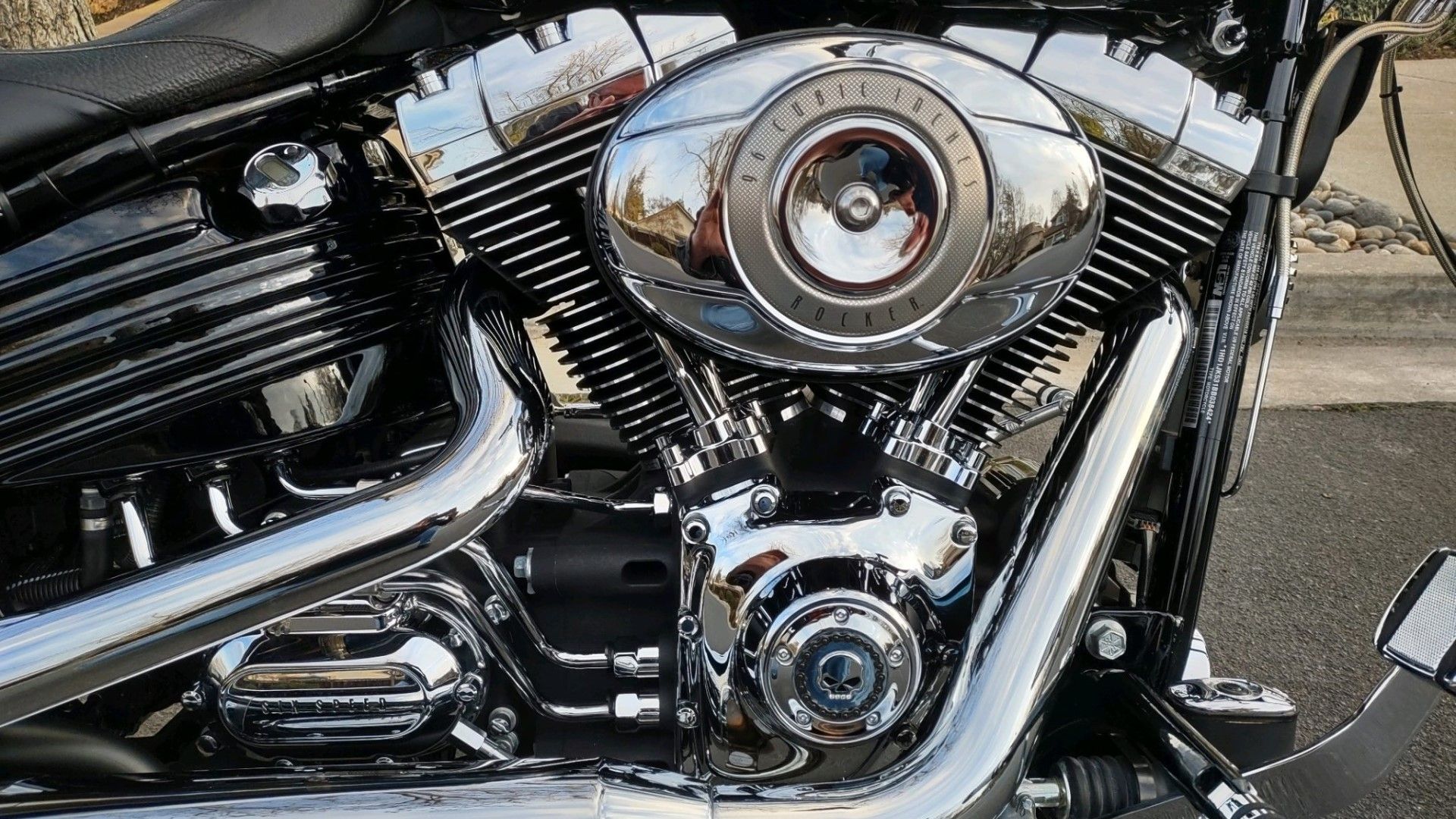 Close-up do motor Harley-Davidson FXCWC Softail Rocker C V-Twin 2011