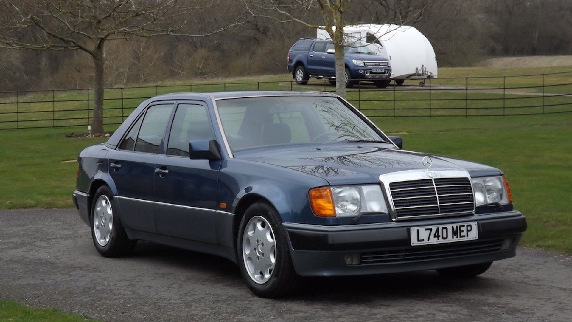 rowan-atkinson-is-selling-another-mercedes-500e-w124_3