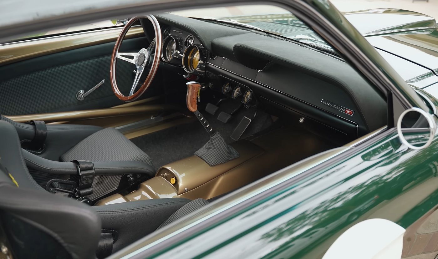 Interior verde do Mustang Ruffian 1967