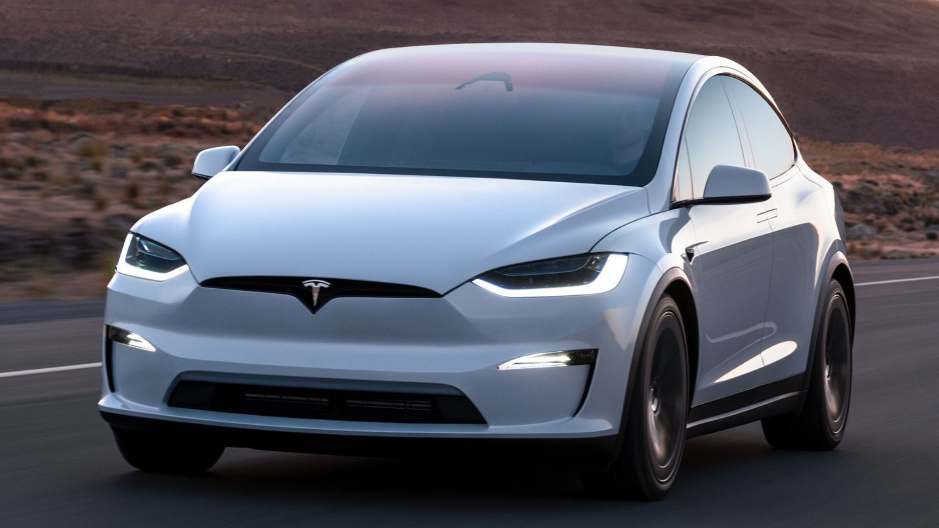 tesla modelo x quarto frontal branco