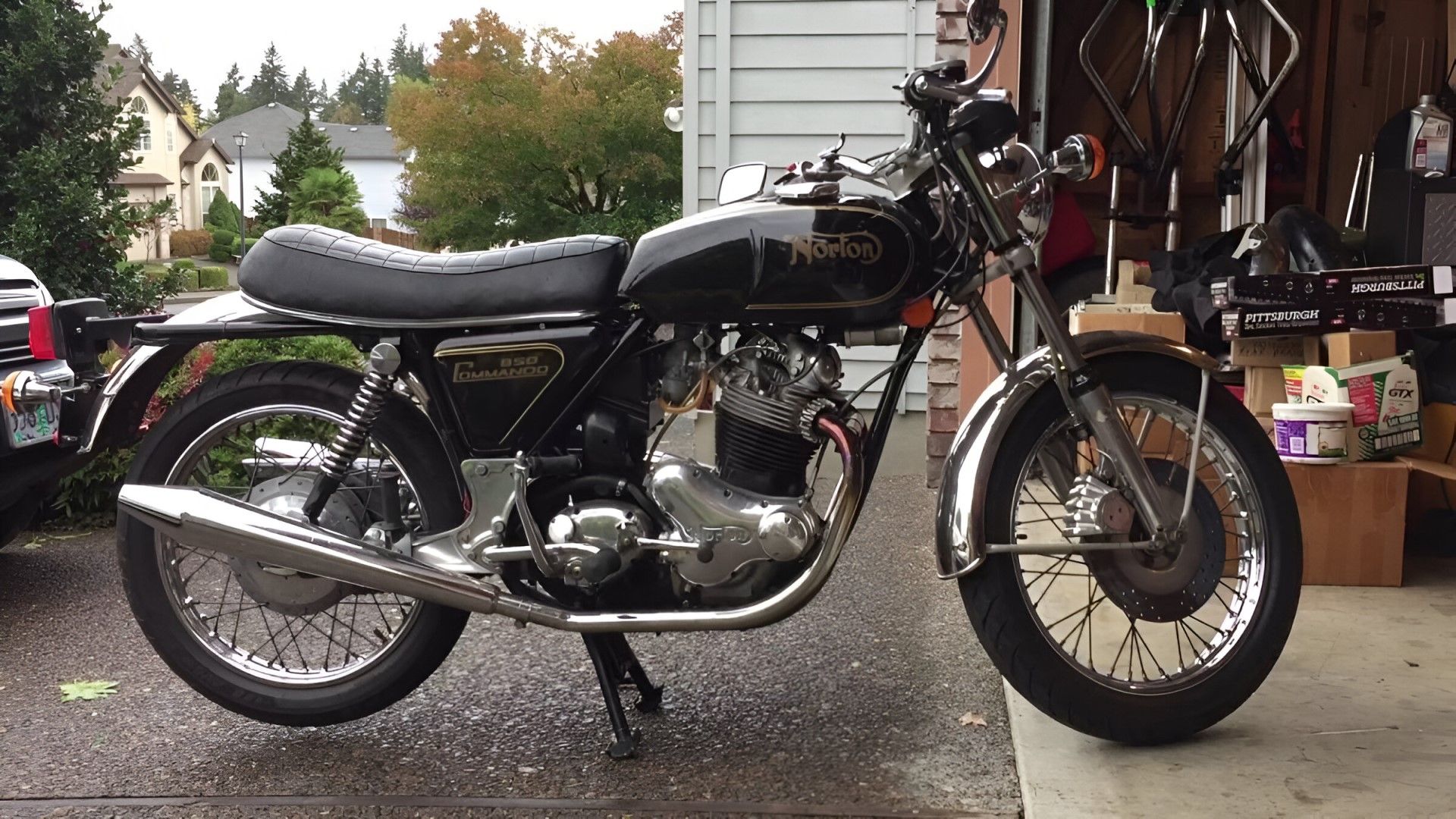Visualização do perfil lateral do Norton Commando 850 MK 2A