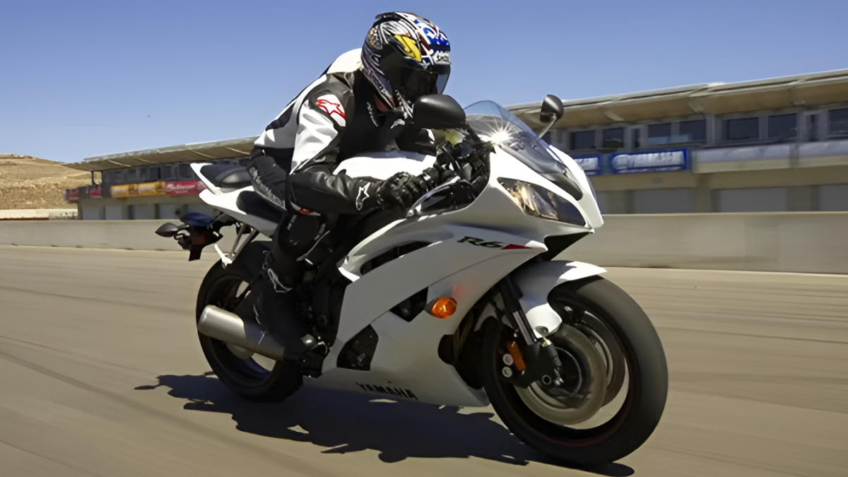 Yamaha R6 on the racetrack front third quarter view