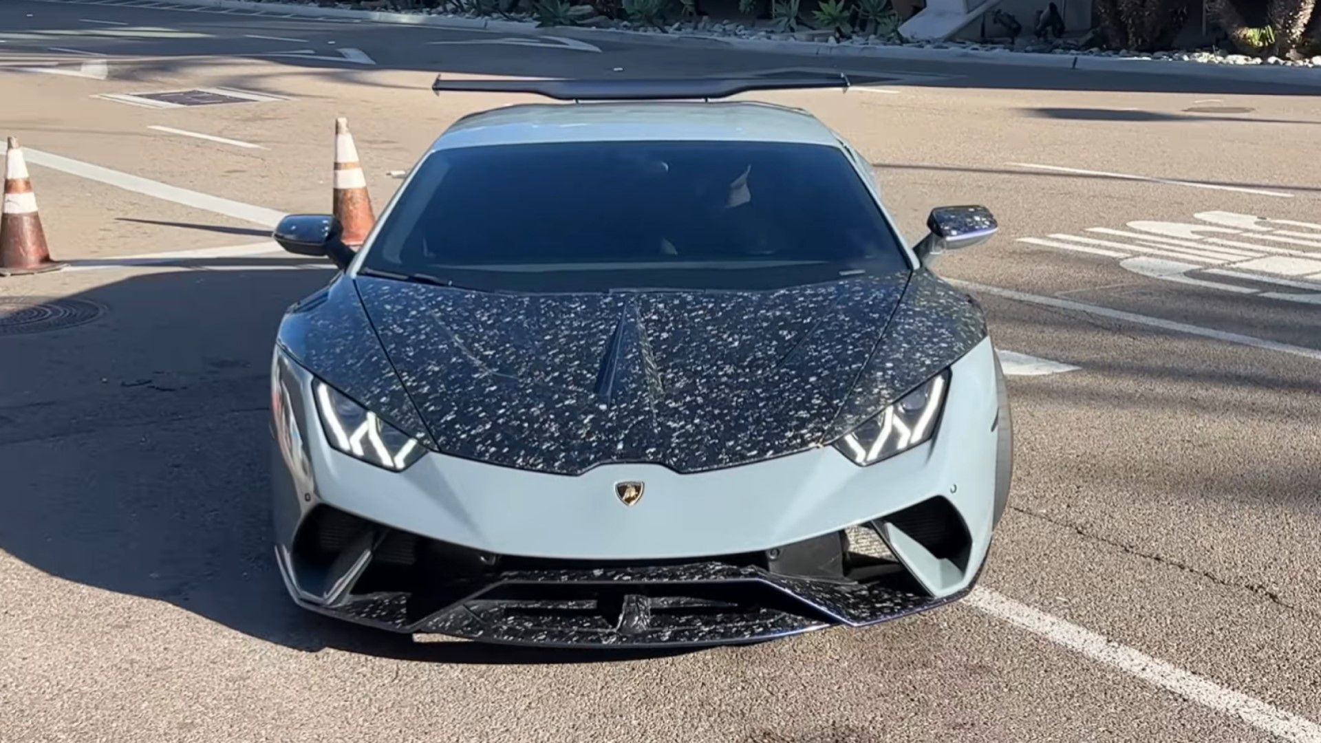 Lamborghini Huracan, front profile view