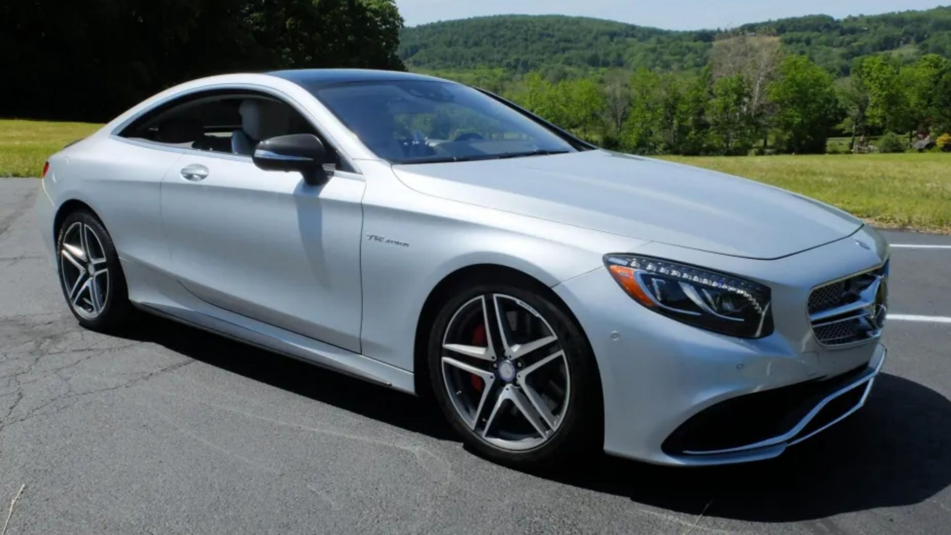 Image of a silver 2015 Mercedes-Benz S65 AMG