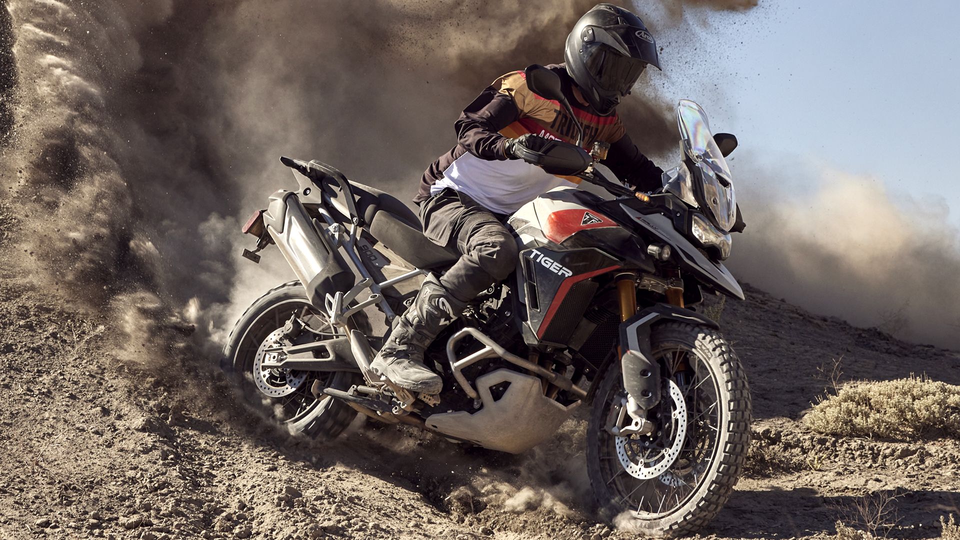 All-new 2024 Triumph Tiger 900 Rally Pro in action in the desert RHS