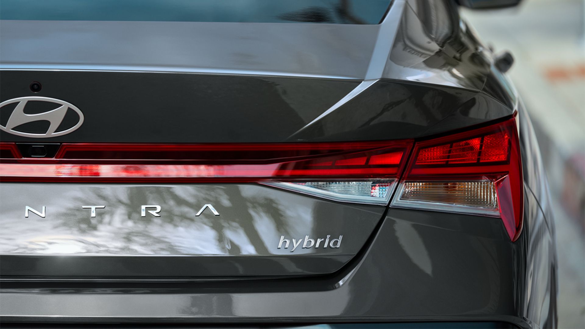 Hyundai Elantra Hybrid - Back head on