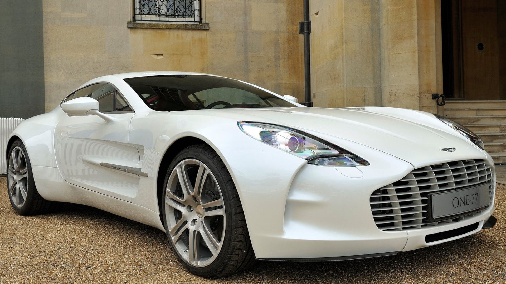 Aston Martin One-77 3/4 frente