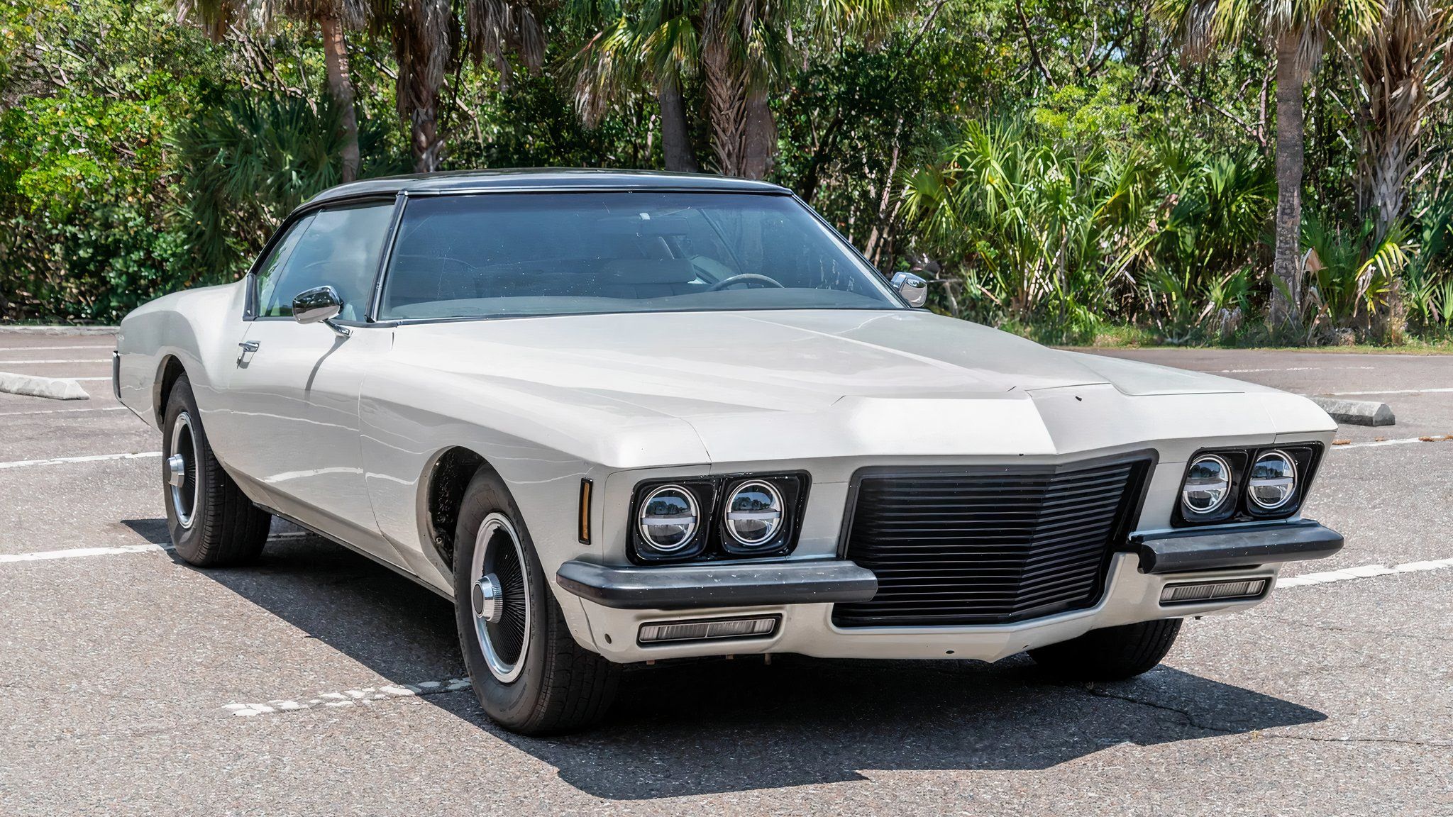 White 1971Buick Riviera