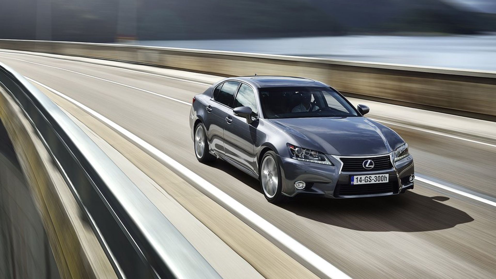 2015 Lexus GS - front 3_4 angle