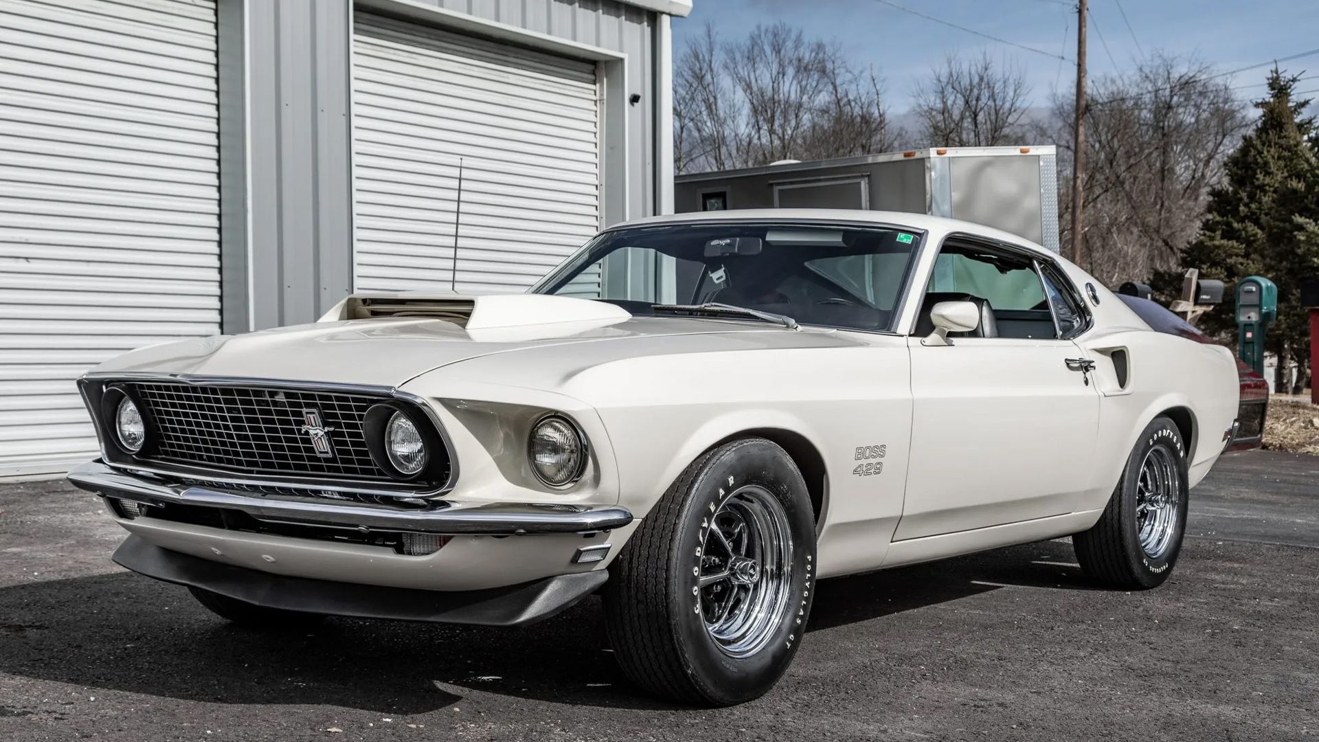 Ford Mustang Boss 429 - Front 3_4 angle in white