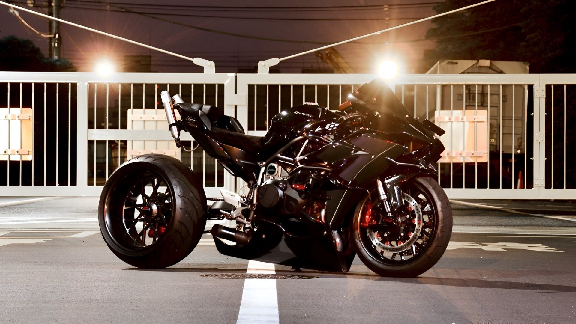 A Kawasaki Ninja H2R nitrosa personalizada fica linda de morrer quando está na frente do terceiro quarto